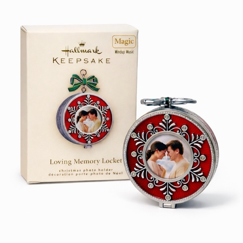 2007 Hallmark Keepsake Loving Memory Locket Wind Up Music Photo Ornament Mint